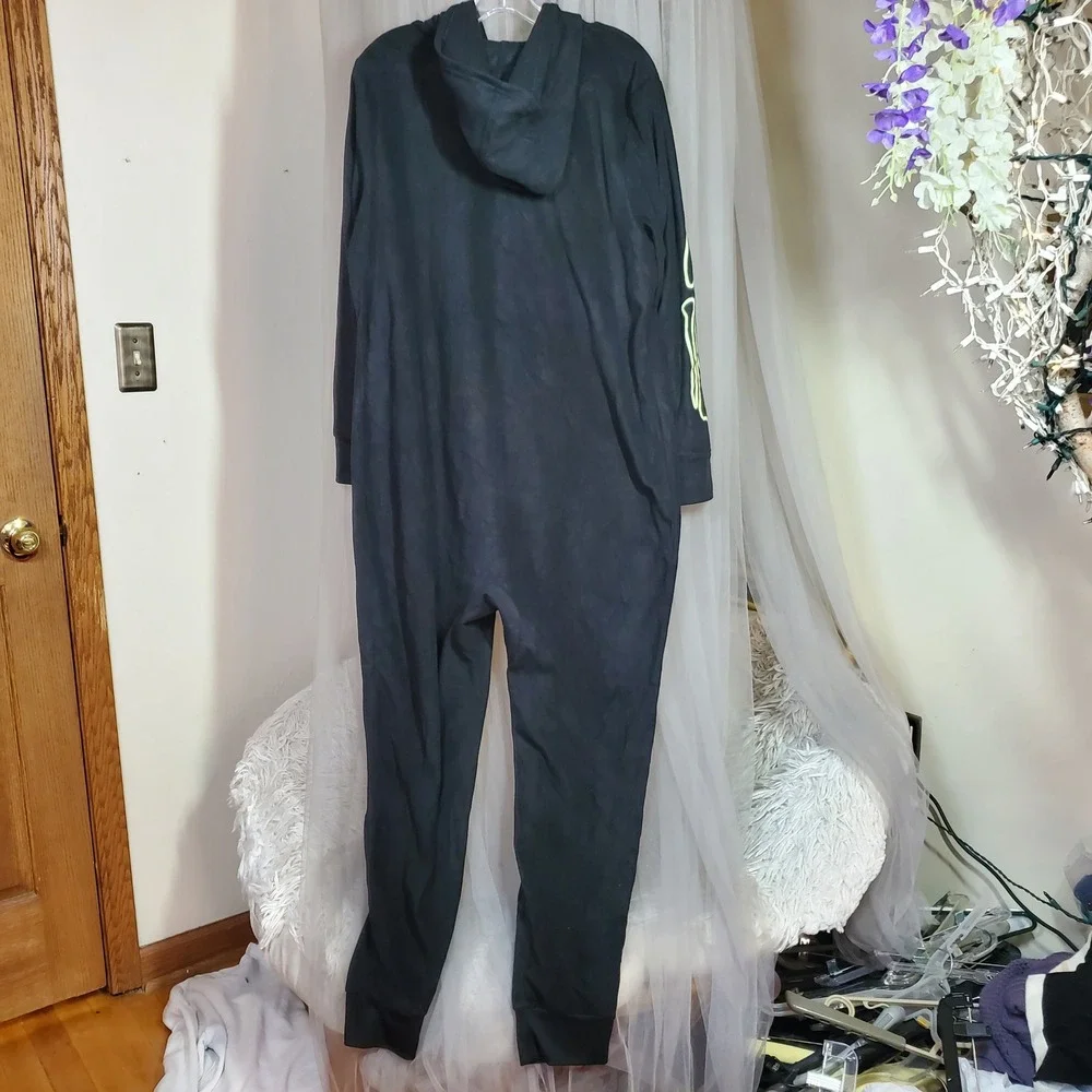 Hyde and Eek Boutique halloween skeleton